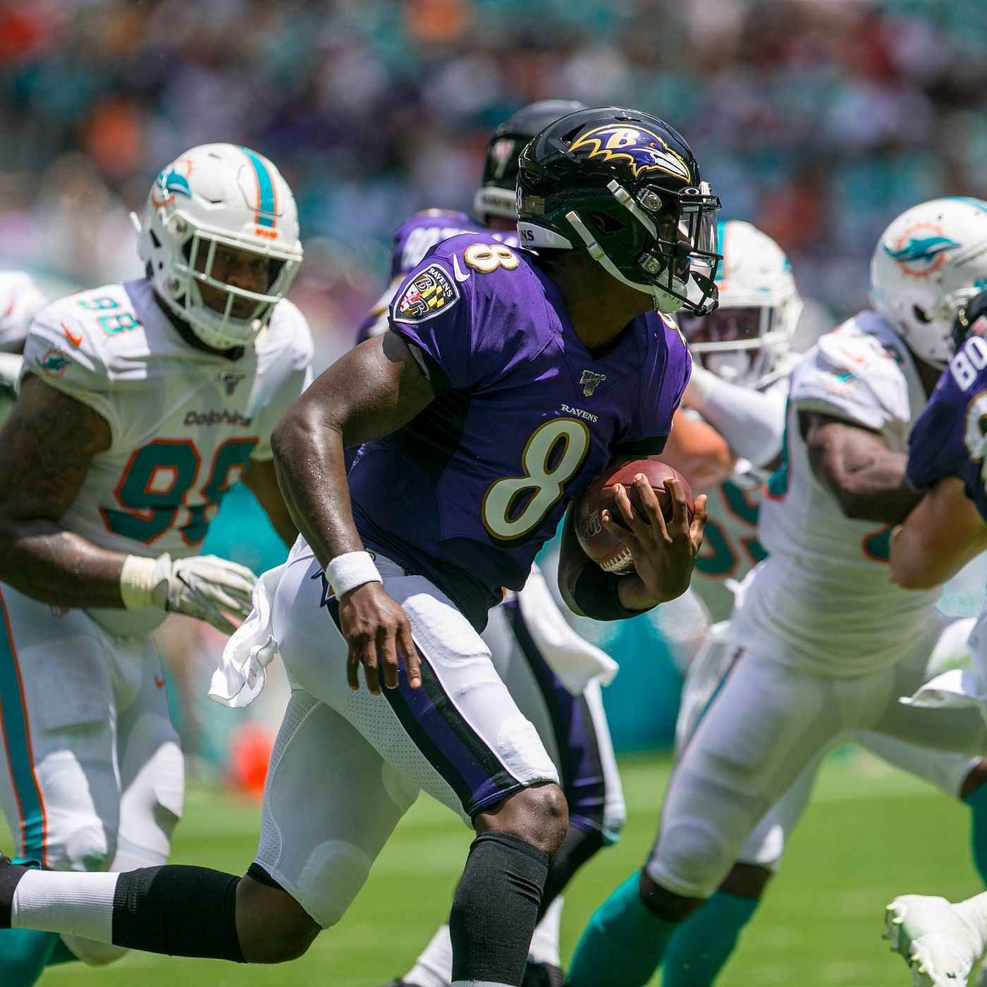 Week 17 NFL picks: Ravens beat Dolphins in game of the week; Buccaneers win fifth straight.