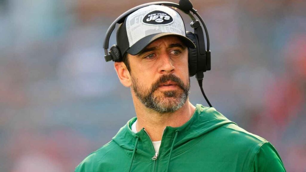 Aaron Rodgers supports ex-NFL star's racial bowl idea, suggesting Dave Chappelle.