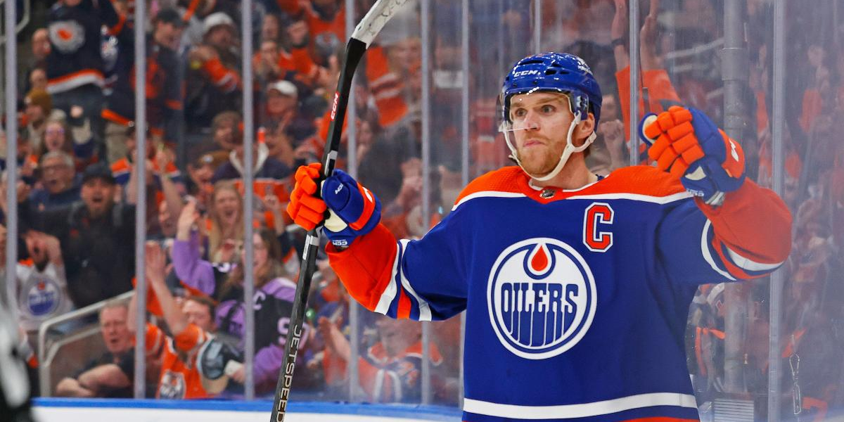 Edmonton Oilers win 16 straight, one shy of NHL record.