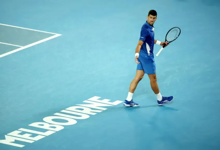 Witness: Heckler taunts Novak Djokovic by yelling "get vaccinated mate"Witness: Heckler taunts Novak Djokovic by yelling "get vaccinated mate"